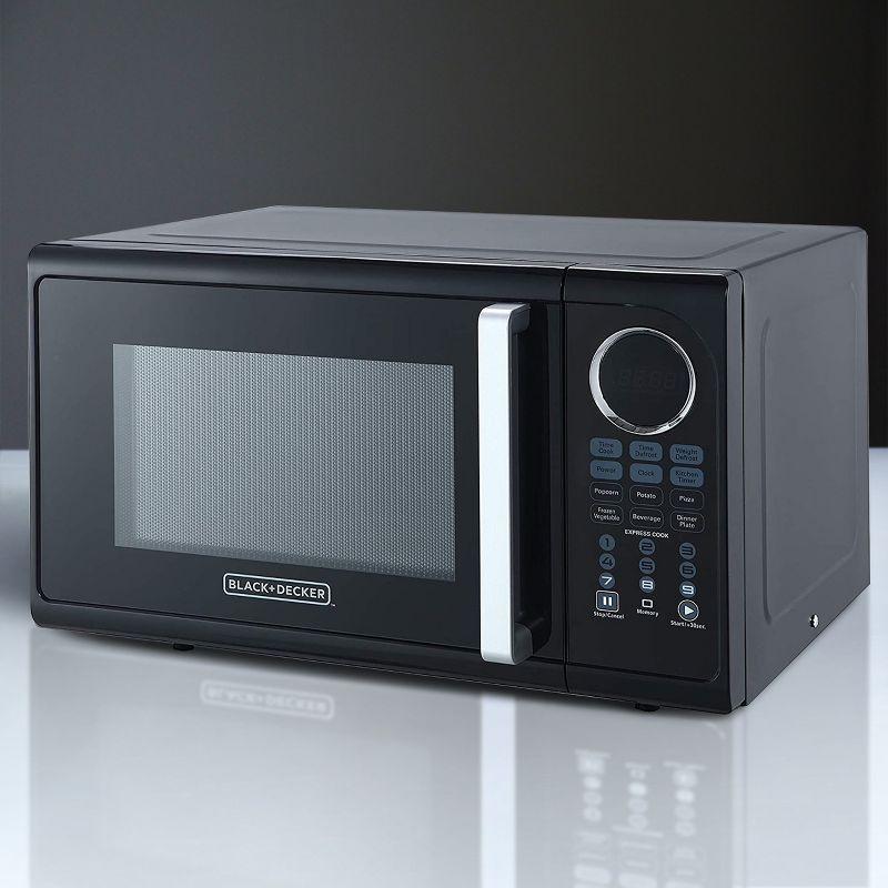 Black+Decker 0.9 Cubic Feet 900 Watt Countertop Microwave