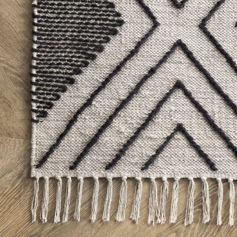 nuLOOM Ailey Cotton Diamond Trellis Tassel Area Rug