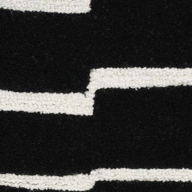 Modern Edge Black Ivory 5' x 7' Hand-Tufted Wool Area Rug