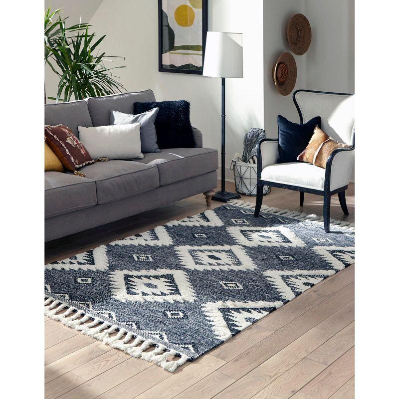 Handwoven Ivory Geometric Wool 24" Accent Rug