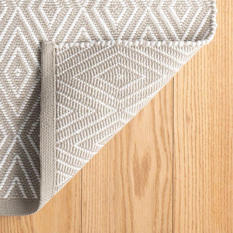 Diamond Platinum/White Handwoven Indoor/Outdoor Rug