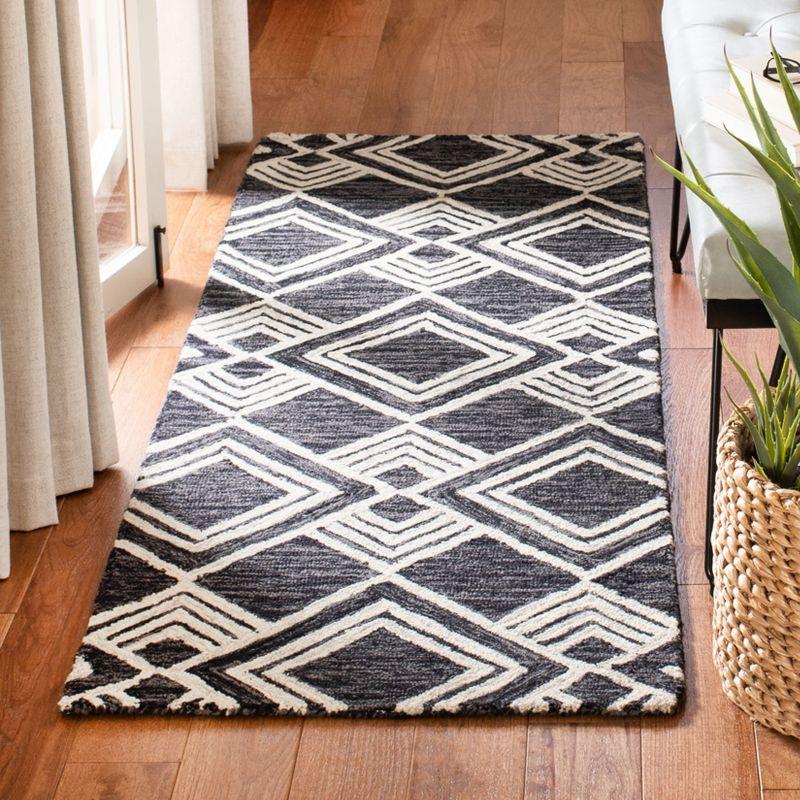 Elegant Ivory Trellis Hand-Tufted Wool Runner Rug - 2'3" x 7'