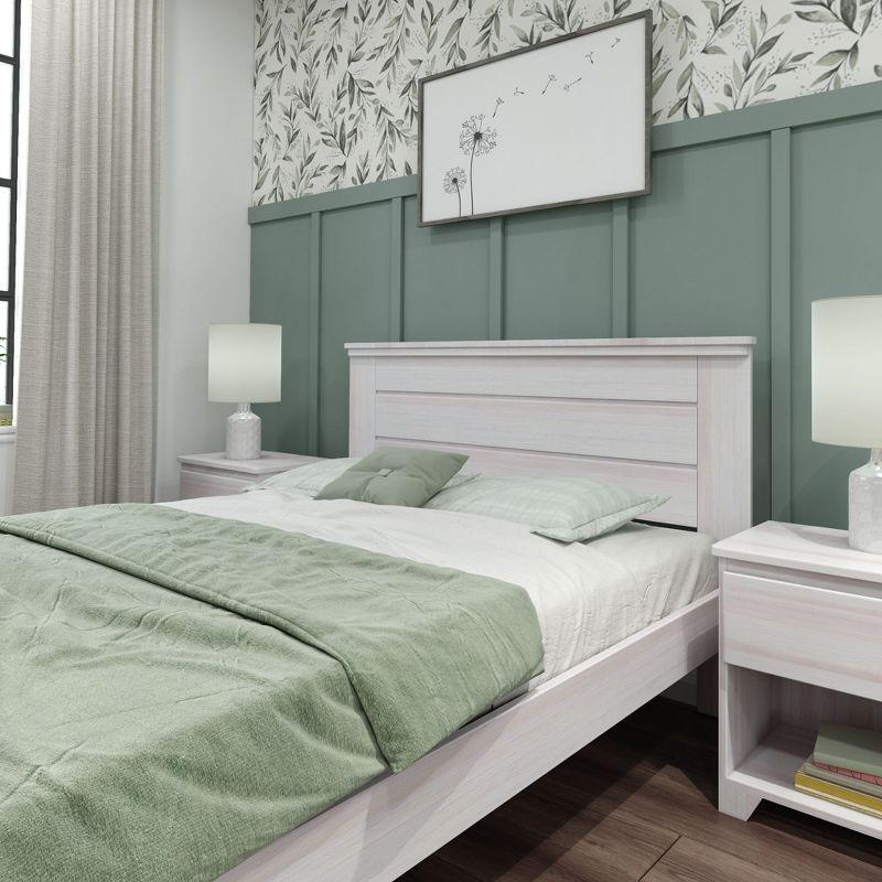 Max & Lily Farmhouse Queen Panel Bed, White Wash