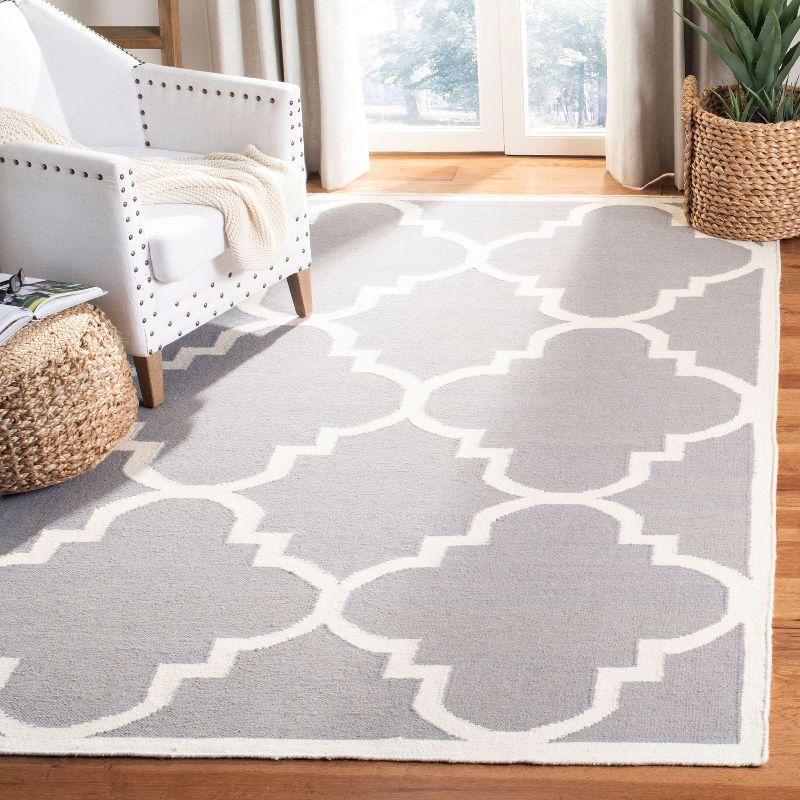 Handmade Grey/Ivory Geometric Wool Round Rug, 5' x 8'