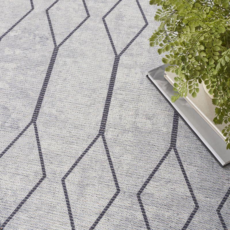 SR107 Geometric Machine Washable Area Rug in Ivory/Grey