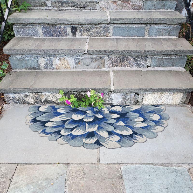 Liora Manne Frontporch Mum Indoor/Outdoor Rug Blue 2'6" x 4'