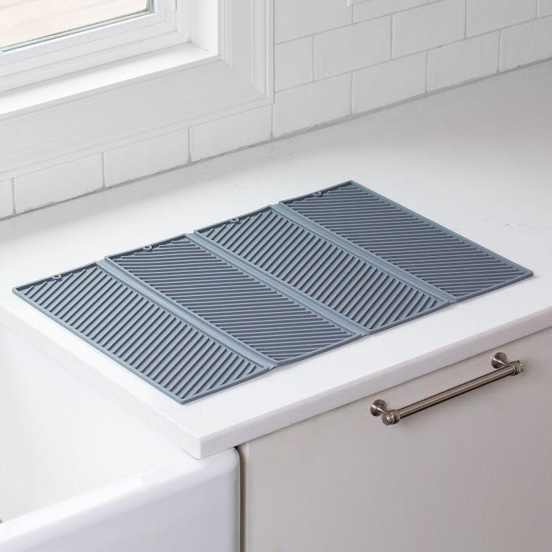 Better Houseware Expandable Silicone Drying Mat in Gray