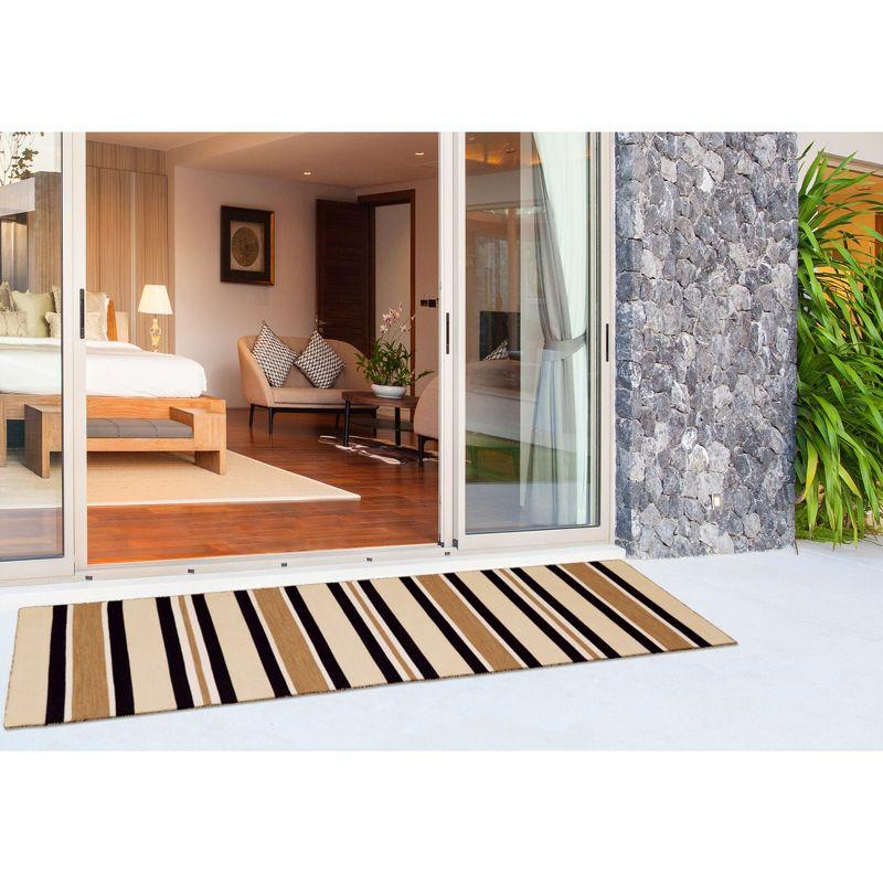 Liora Manne Sorrento Stripes Indoor/Outdoor Rug..