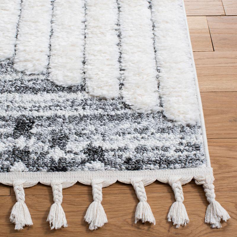 Handmade Gray Diamond Braided Shag Rug, Synthetic 4' x 6'