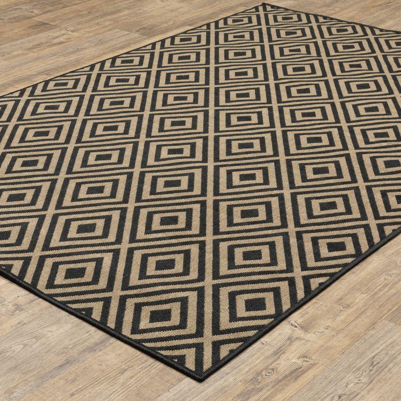 Oriental Weavers Marina 2335K Black/ Tan Indoor/Outdoor Area Rug - 5'3" x 7'6"