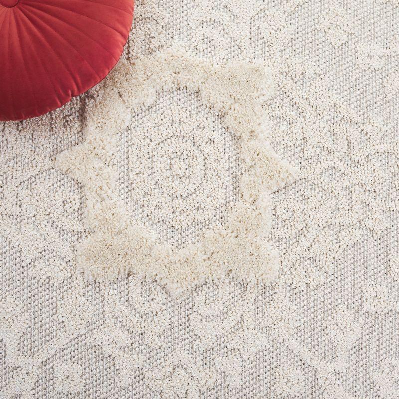 Ivory Hand-Knotted Wool and Synthetic 4' x 6' Area Rug