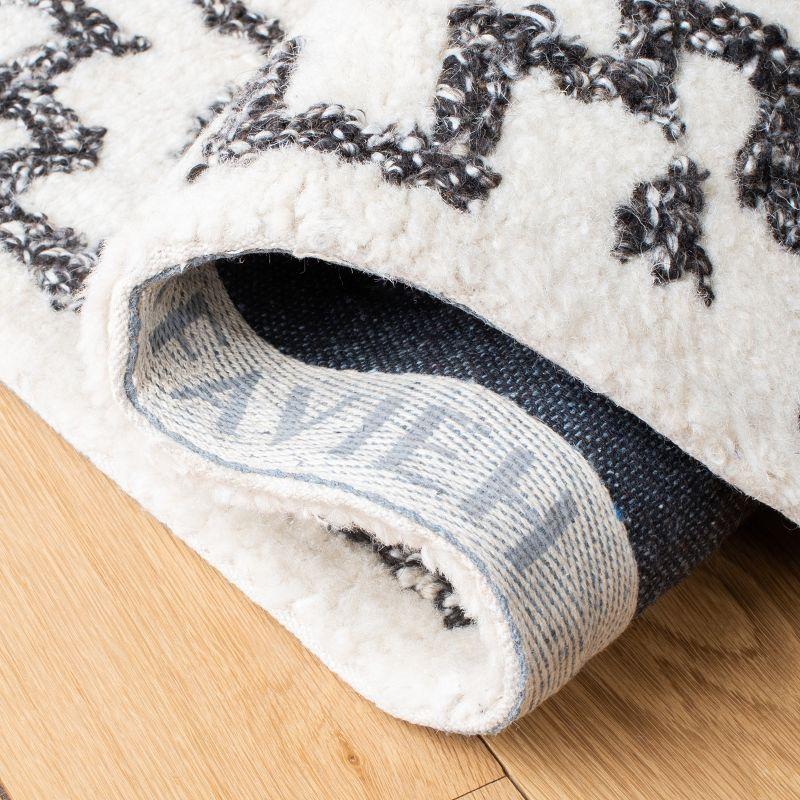 Casablanca CSB205 Hand Tufted Area Rug - Ivory/Black - 5'x8' - Safavieh.