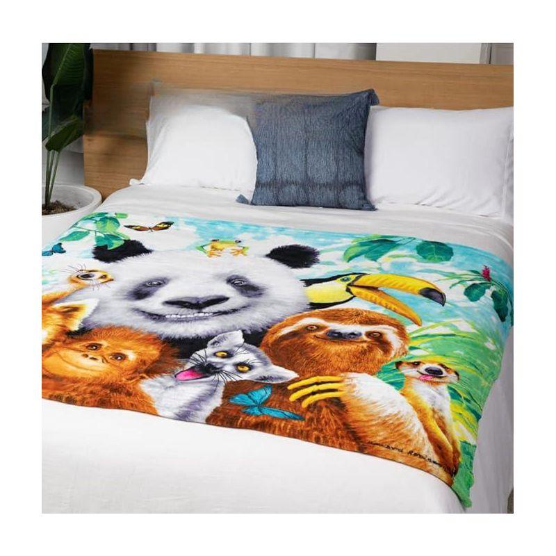 Dawhud Direct 50" x 60" Cartoon Selfie Farm Animals Throw Blanket for Women, Men and Kids