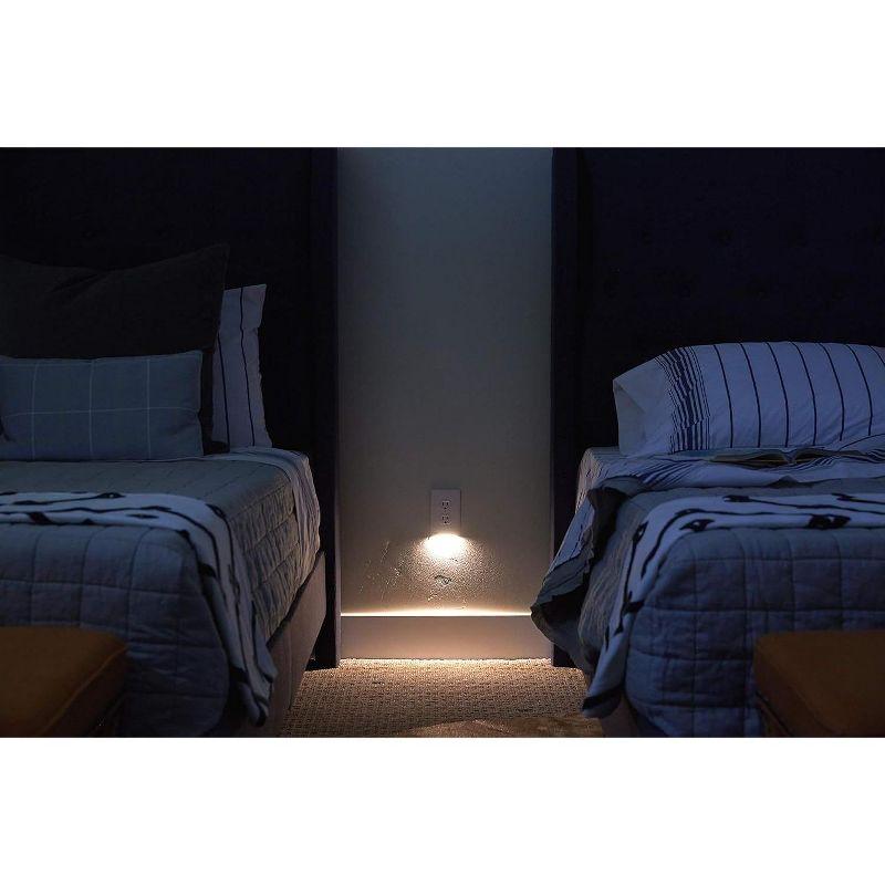 SnapPower GuideLight 2 PLUS Wall Plate Night Light - Bright / Dim / Off Sensor - GFCI, Black (1 Pack)