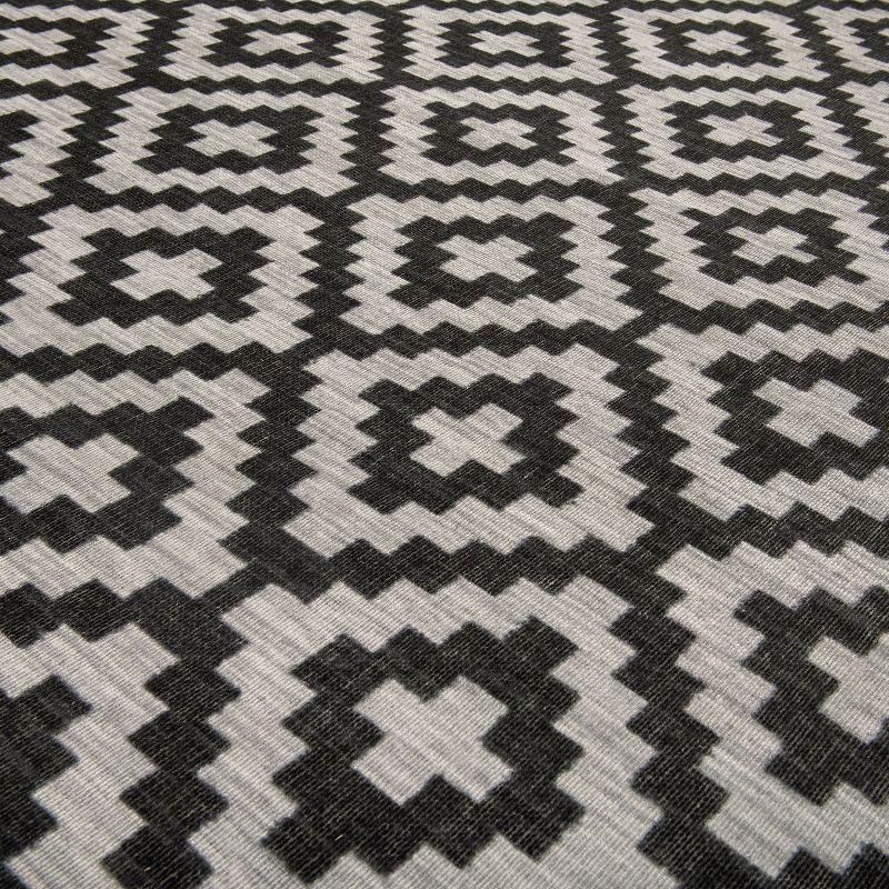 Modern Gray Geometric 5' x 7' Synthetic Indoor/Outdoor Rug