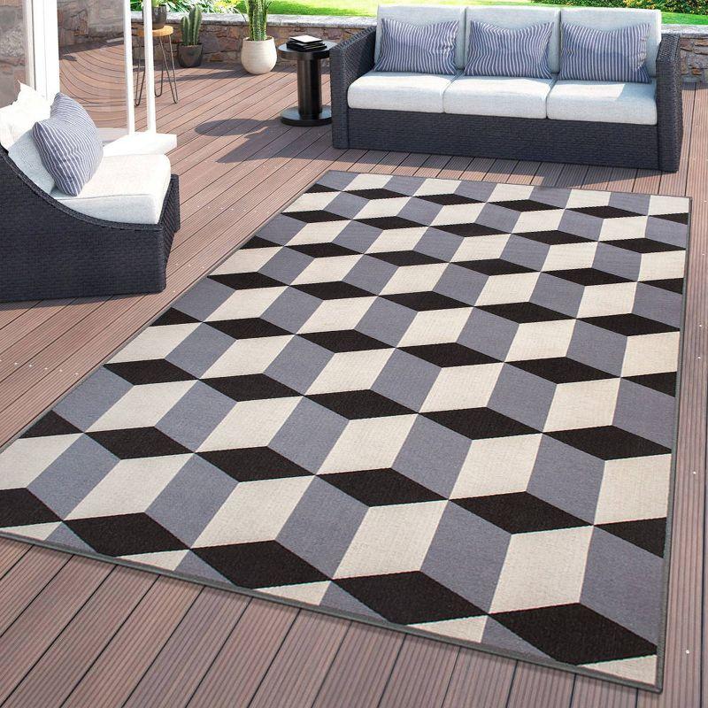 Gray Geometric Flatweave Indoor/Outdoor Area Rug 5' x 7'