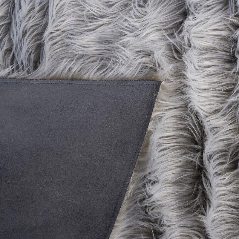 Handmade Luxe Gray Faux Fur 4' x 6' Tufted Area Rug