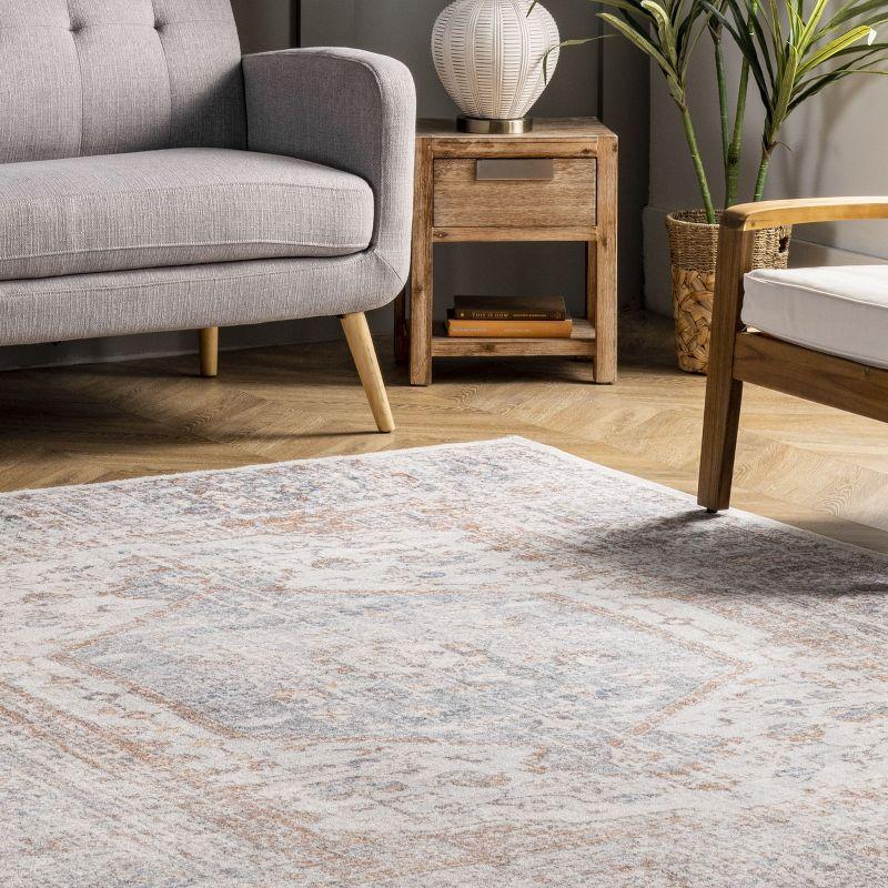 Round 19" Gray Vintage Floral Easy-Care Area Rug