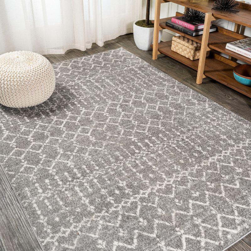 Reversible Gray/Ivory Trellis Synthetic 8' x 10' Area Rug