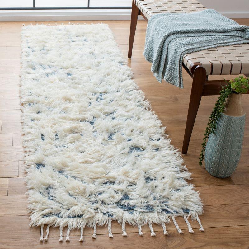 Manhattan MAN462 Hand Knotted Indoor Runner Rug - Ivory/Blue - 2'3"x8' - Safavieh