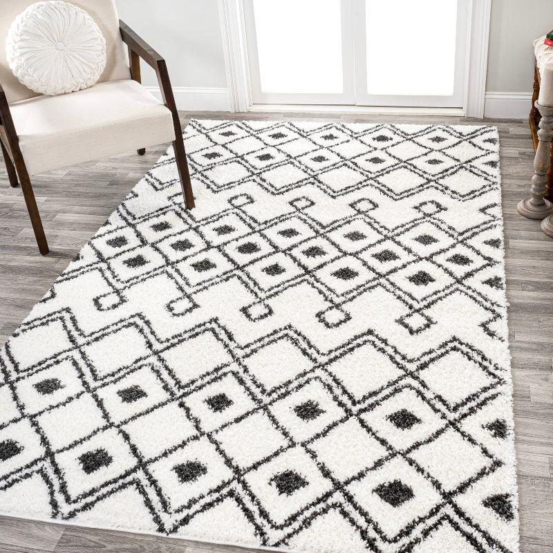 3'x5' Caimari Moroccan Diamond Shag Area Rug, White/Black - JONATHAN Y