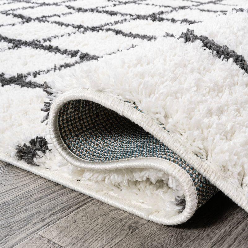 4'x6' Arenal Geometric Grid Shag Area Rug, White/Black - JONATHAN Y