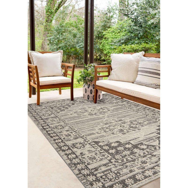 Canyon Gray Synthetic Flat Woven Indoor/Outdoor Rug 6'7"x9'4"