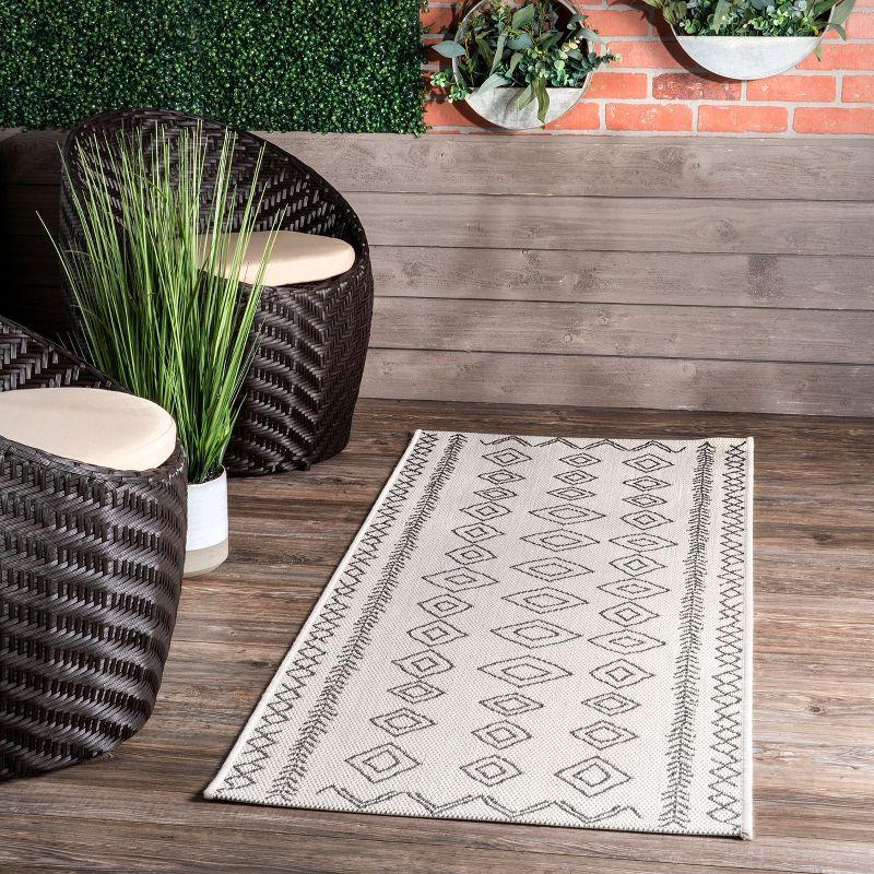 Nuloom Serna Moroccan Indoor/Outdoor Area Rug