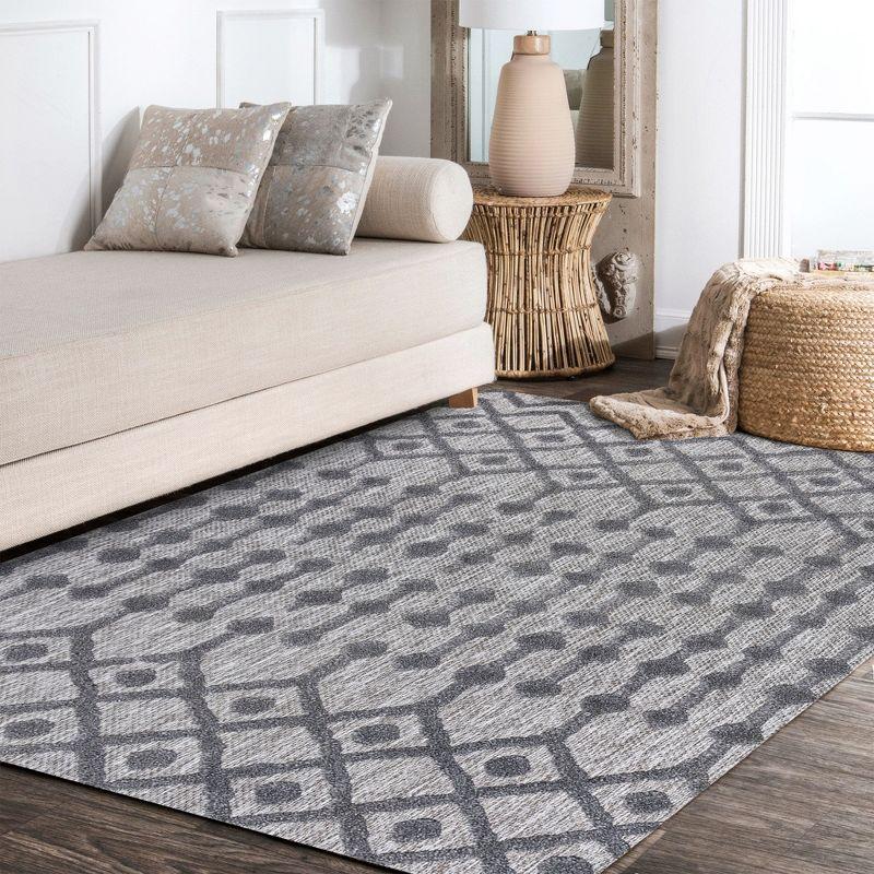 Peralta Moroccan Diamond Indoor/Outdoor Area Rug - JONATHAN Y