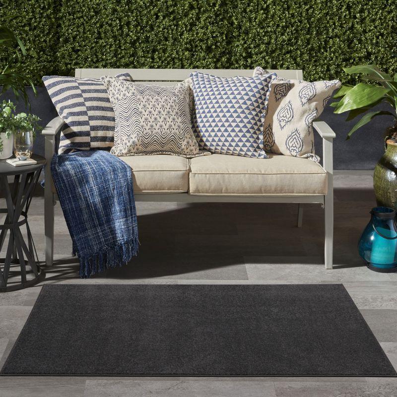 Yolonda Modern Black Area Rug