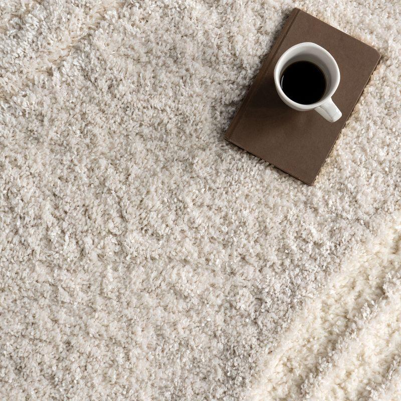 Nuloom Gloria Abstract 6'7"x9' Shag Indoor Area Rug for Living Room Bedroom Dining Room Nursery, Beige