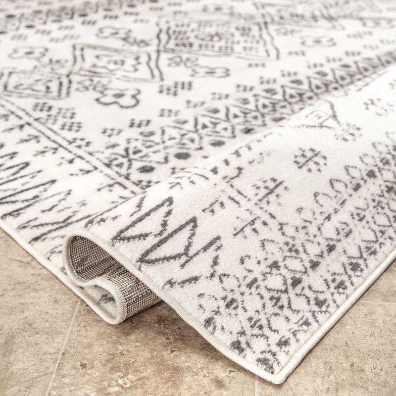 Nuloom Frances Moroccan 4x6 Indoor Area Rug for Living Room Bedroom Dining Room Kitchen, Light Grey/Ivory