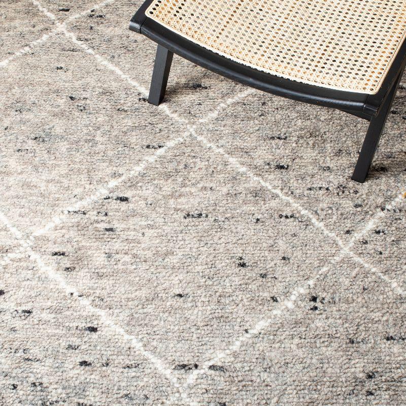 Casablanca CSB543 Hand Knotted Indoor Area Rug - Grey/Ivory - 5'x8' - Safavieh