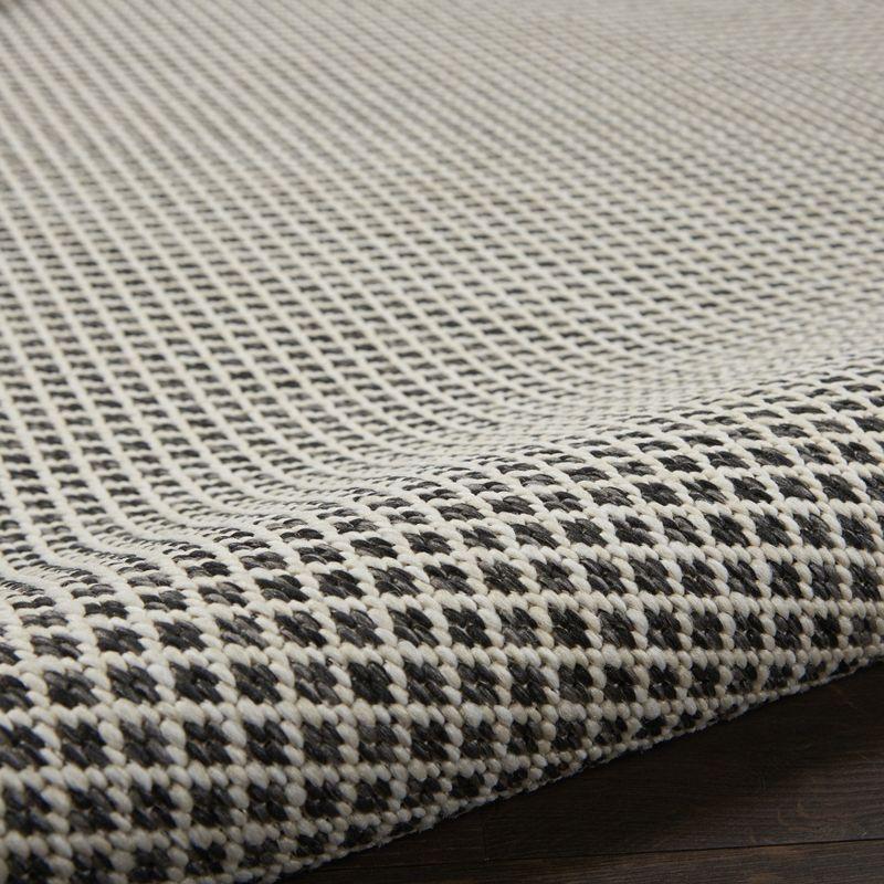 Beachcrest Home™ Hartigan Geometric Indoor / Outdoor Rug