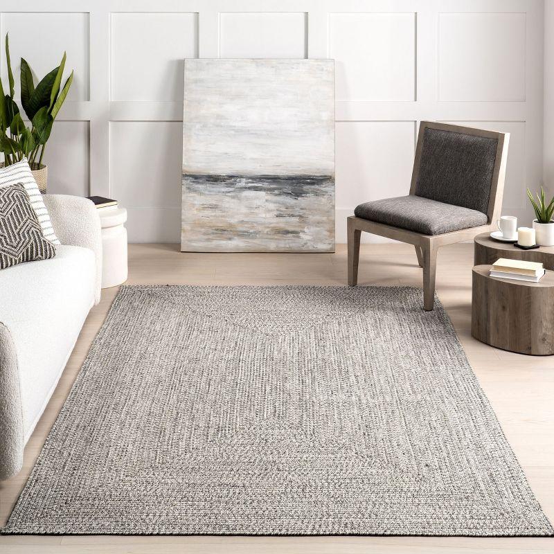 Nuloom Wynn Solid 4x6 Indoor/Outdoor Area Rug for Living Room Patio Deck Front Porch Kitchen, Salt And Pepper/White