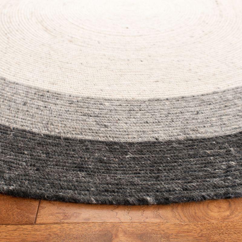 Handwoven Grey/Ivory Braided Wool 6' Round Area Rug