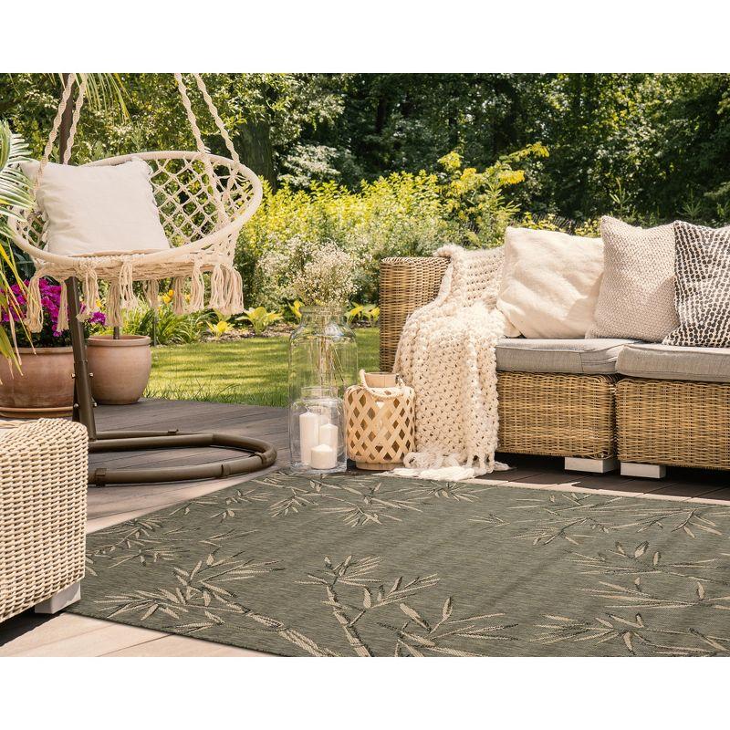 Liora Manne Carmel Bamboo Border Indoor/Outdoor Rug Green 4'10" x 7'6"