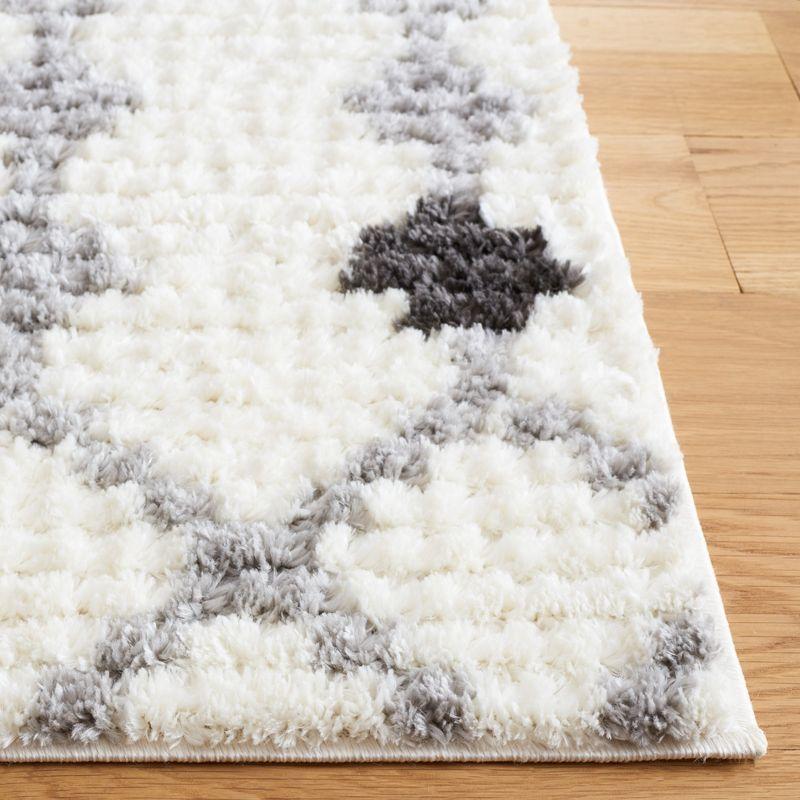 Marrakesh MRK312 Power Loomed Area Rug - Ivory/Gray - 5'5"x7'7" - Safavieh.