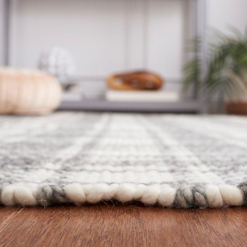 Handmade Gray Square Wool Braided 6' Area Rug