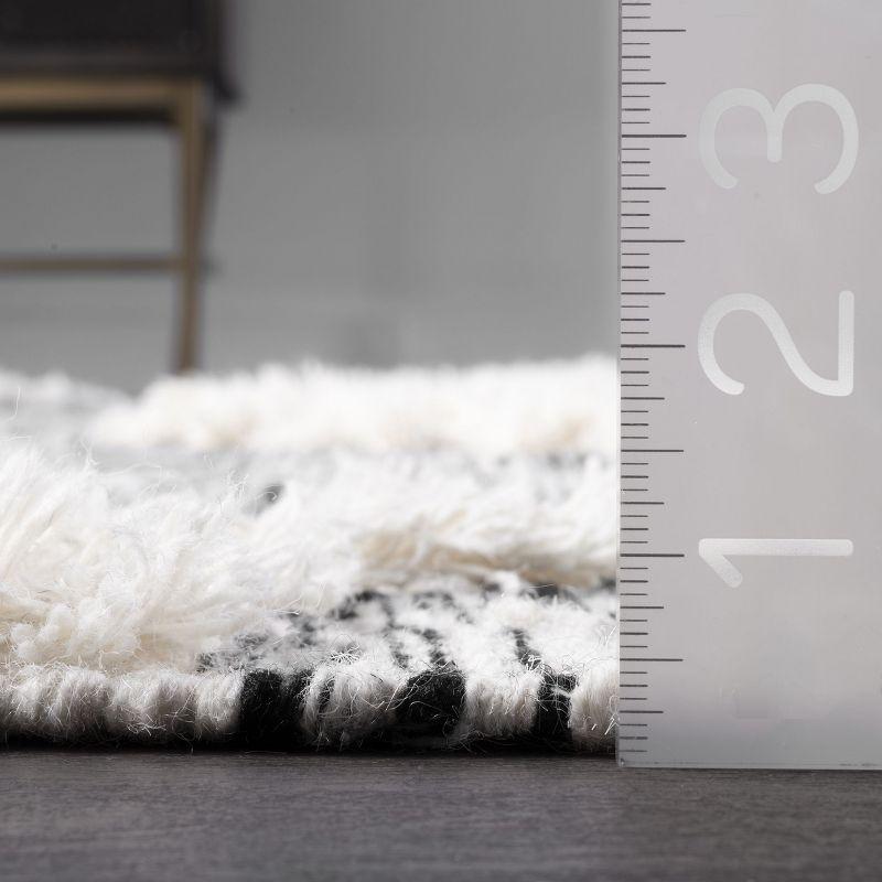 Nuloom Savannah Diamond 2x6 Wool Runner Indoor Area Rug for Living Room Bedroom Dining Room Entryway Hallway Kitchen, Black/Ivory