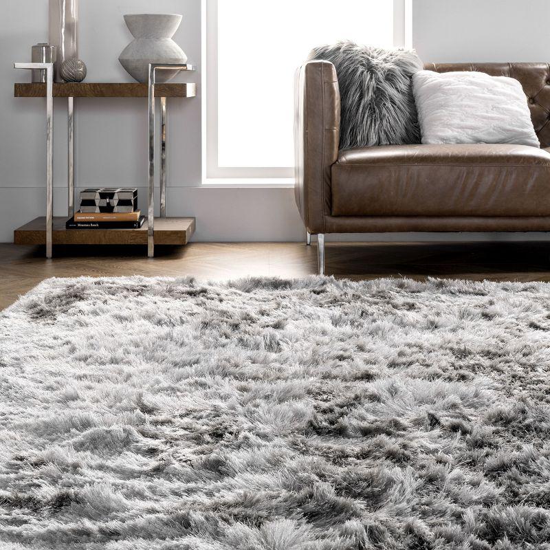 Silver 4' x 6' Handmade Tufted Shag Rug