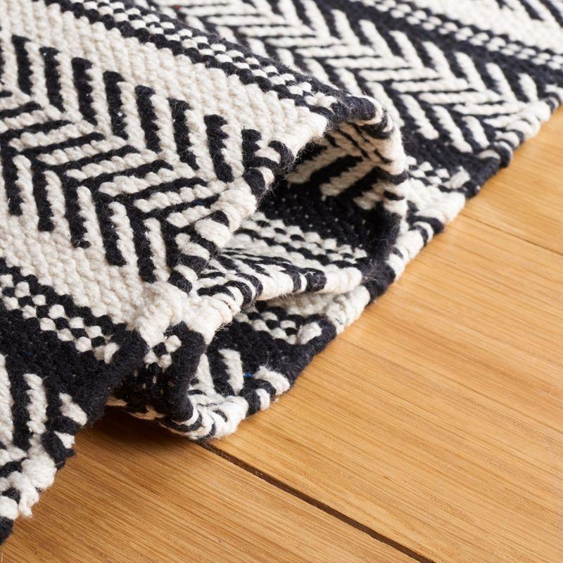 Coastal Montauk 8' x 10' Black and Ivory Handwoven Wool-Cotton Rug