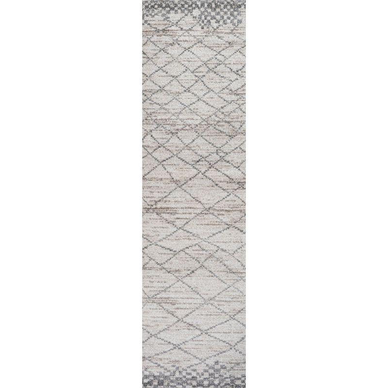 Modern Moroccan Diamond Flatweave Rug in Light Gray - Easy Care