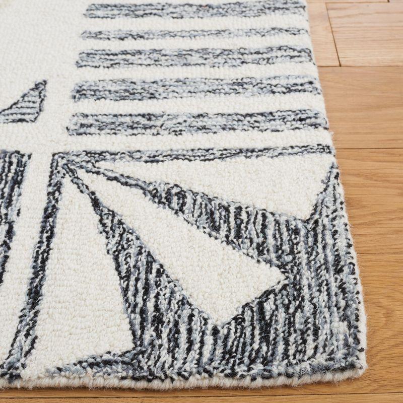 Casablanca CSB987 Hand Tufted Indoor Area Rug - Ivory/Black - 4'x6' - Safavieh