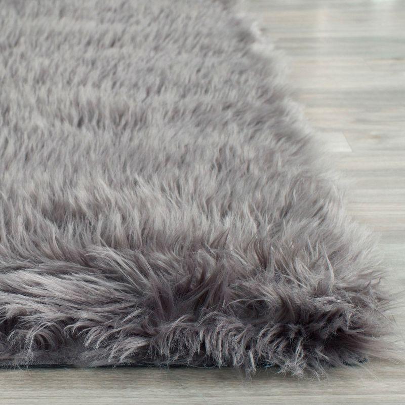 Luxurious Gray Faux Sheepskin 30" Tufted Rug with Cotton Canvas