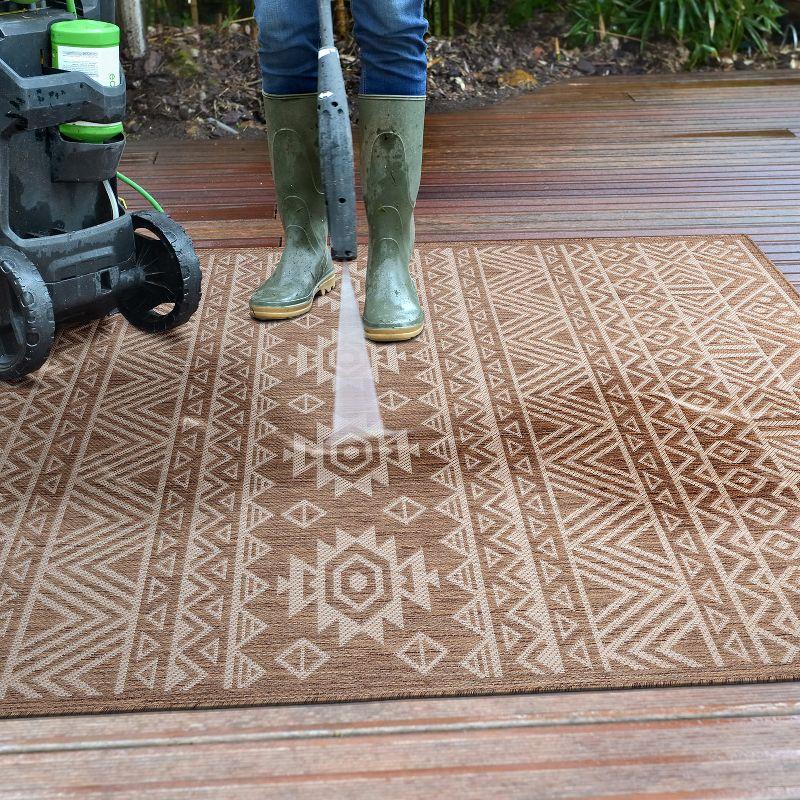 Bohemian Geometric Brown Synthetic 5' x 7' Indoor/Outdoor Rug