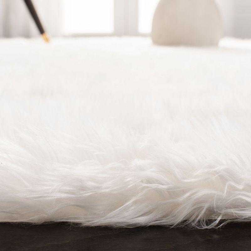Faux Sheep Skin FSS235 Power Loomed Indoor Area Rug - Ivory - 5'x7' - Safavieh