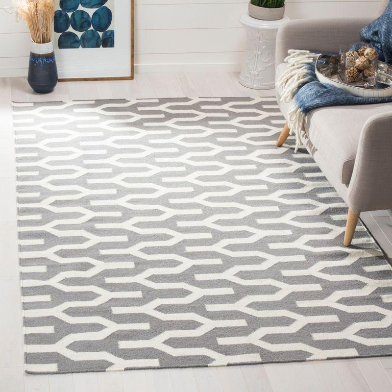 Dhurries DHU630 Hand Woven Area Rug - Silver/Ivory - 6'x9' - Safavieh.
