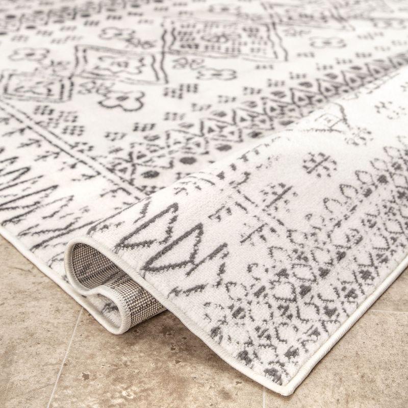 Nuloom Frances Moroccan 4x6 Indoor Area Rug for Living Room Bedroom Dining Room Kitchen, Light Grey/Ivory
