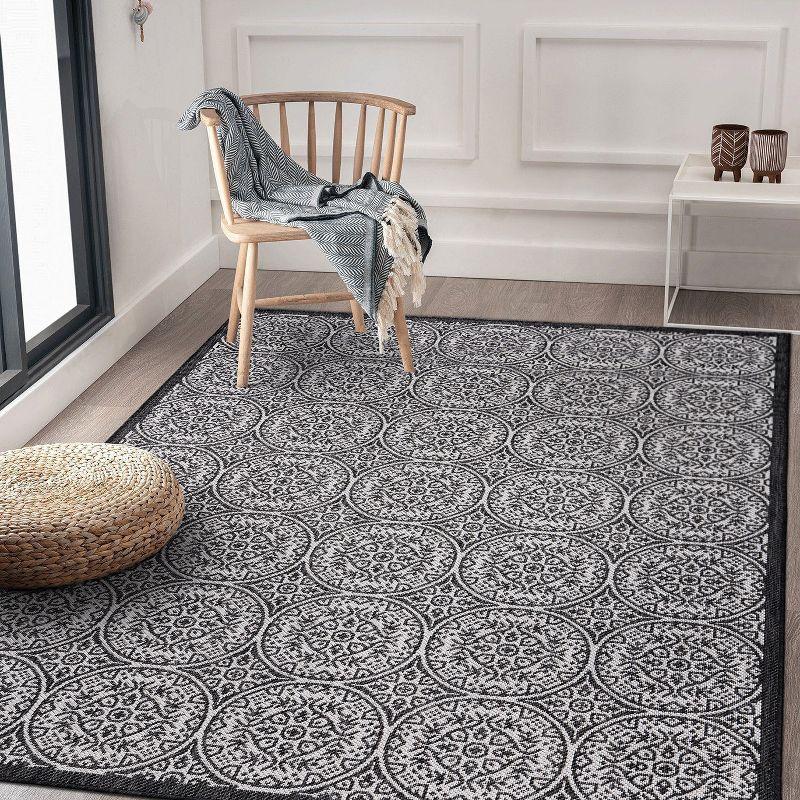 World Rug Gallery Transitional Floral Circles Textured Flat Weave Indoor/Outdoor Area Rug - BLACK 7'10"X10'